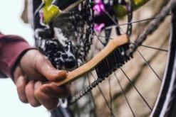 Peaty's Aandrijflijn Borstel -Sportfiets Onderdelen Drivetrain Brush In Use 1